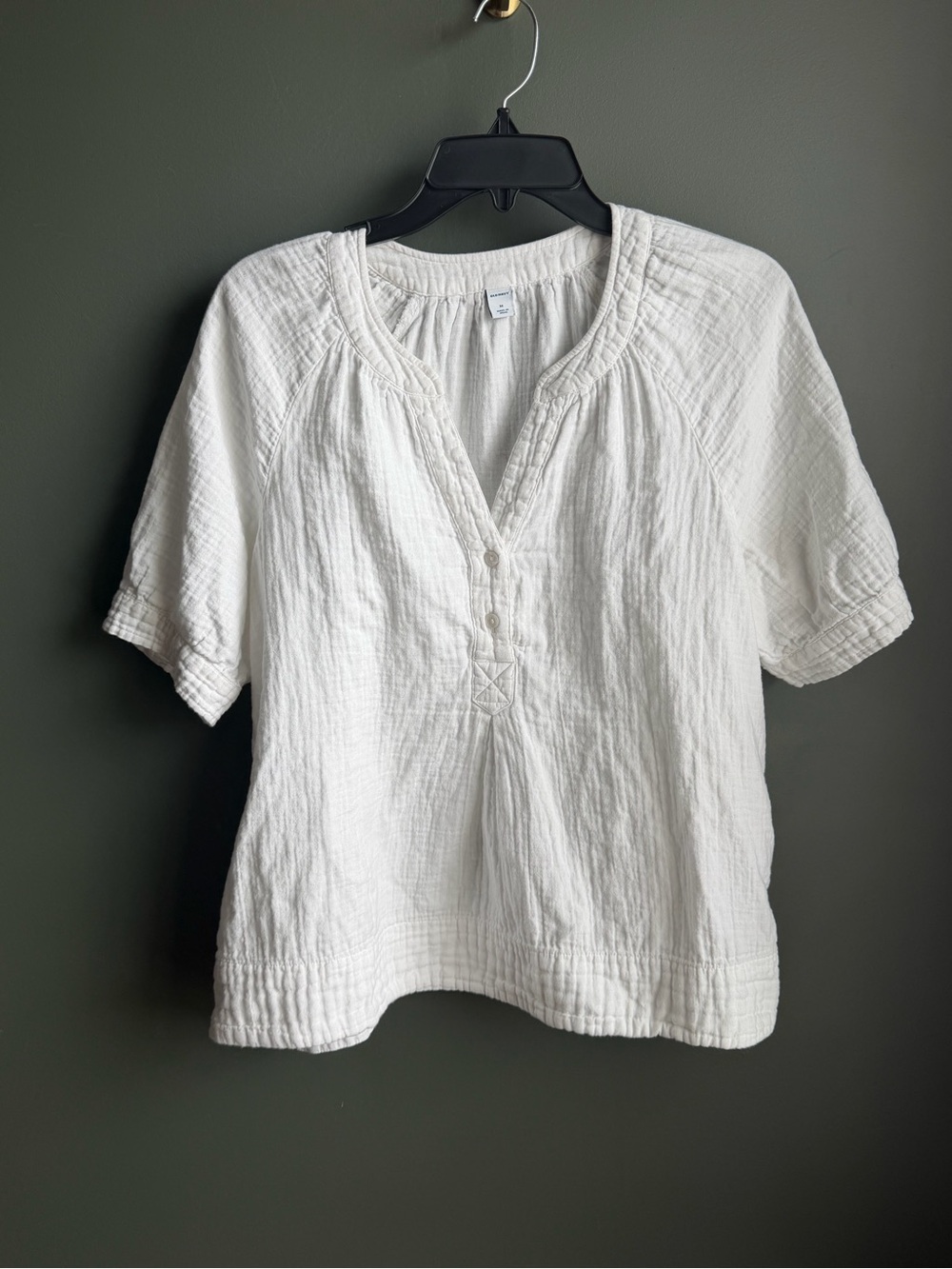 Old Navy White Split V-Neck Textured Gauze Blouse